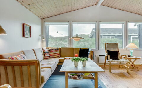 Galena - 100M from the Sea: Møbel, Indretning, Træ, Couch, Gulvbelægning, Loft, Etage, Hjem, Stue, Værelse
