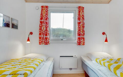 Galena - 100M from the Sea: Soveværelse, Maling, Sengetøj, Seng, Sengetøj, Dagslys, Bed Frame, Sengetøj