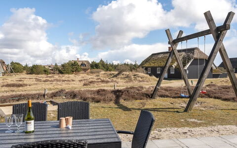 Ayda - 350M from the Sea: Busk, Urban Design, Bunddække, Mursten, Lejlighed, Estate, Murværk, Altan, Landscaping