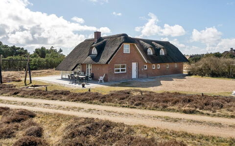 Ayda - 350M from the Sea: Busk, Urban Design, Bunddække, Mursten, Lejlighed, Estate, Murværk, Altan, Landscaping