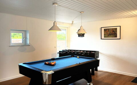 Ayda - 350M from the Sea: Pool, Billardbord, Billardstue, Indretning, Træ, Lysarmatur, Loft, Indendørs Spil Og Sport, Belysning