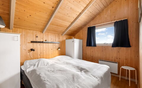 Valia - 400M to the Fjord: Træ, Soveværelse, Loft, Hjem, Seng, Bed Frame, Bejdse, Sengetøj, Hårdttræ, Sengetøj