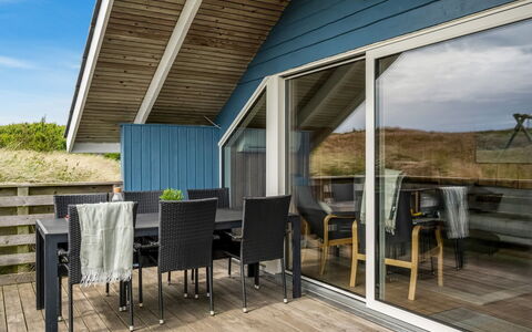 Valia - 400M to the Fjord: Træ, Gulvbelægning, Trægulve, Etage, Loft, Hårdttræ, Møbel, Planke, Dæk, Veranda