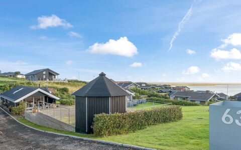 Aksinja - 250M to the Fjord: Himmel, Græs, Tag, Hus, Arkitektur, Hjem, Land Lot, Boligområde, Sommerhus, Landdistrikt