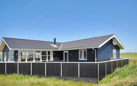 Ernbiorn - from the Sea: Tag, Hus, Arkitektur, Hjem, Veranda, Sommerhus, Sidespor, Dør, Skygge, Estate