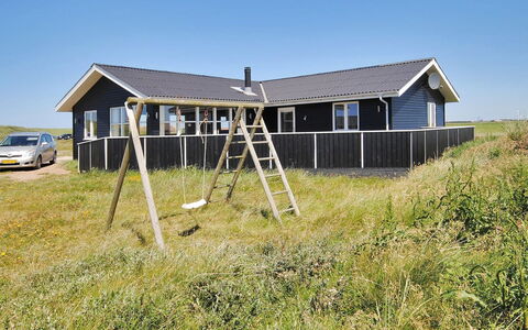 Ernbiorn - from the Sea: Tag, Hus, Hjem, Sommerhus, Arkitektur, Veranda, Sidespor, Estate, Stuehus, Lawn