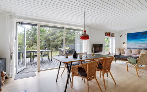 Fidelia - 800M from the Sea: Græs, Bygning, Hus, Tag, Hjem, Boligområde, Sommerhus, Land Lot, Landdistrikt, Lawn