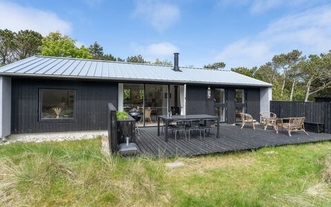 Fidelia - 800M from the Sea: Græs, Bygning, Hus, Tag, Hjem, Boligområde, Sommerhus, Land Lot, Landdistrikt, Lawn