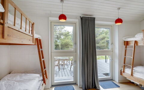 Fidelia - 800M from the Sea: Græs, Bygning, Hus, Tag, Hjem, Boligområde, Sommerhus, Land Lot, Landdistrikt, Lawn