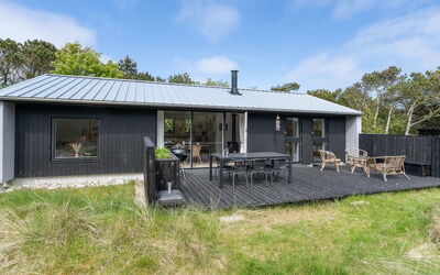 Fidelia - 800M from the Sea