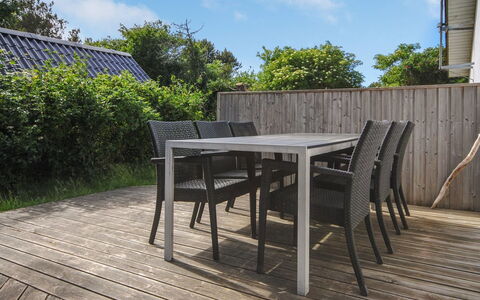 Konrad - 400M from the Sea: Plantesamfund, Sollys, Urteagtig Plante, Have, Plantation, Landbrug, Farm