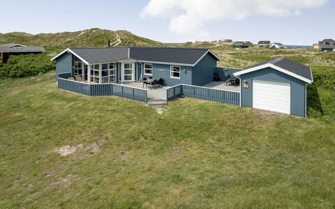 Fabiana - 350M from the Sea: Træ, Tag, Arkitektur, Hjem, Hus, Sommerhus, Sidespor, Hårdttræ, Hældning, Estate