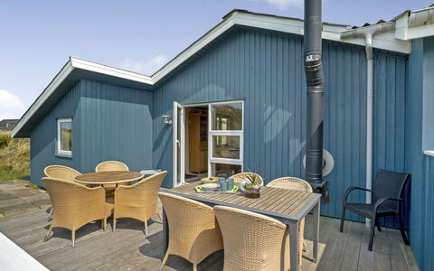 Fabiana - 350M from the Sea: Træ, Tag, Arkitektur, Hjem, Hus, Sommerhus, Sidespor, Hårdttræ, Hældning, Estate