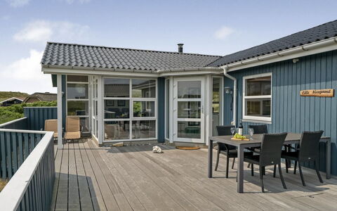 Fabiana - 350M from the Sea: Træ, Tag, Arkitektur, Hjem, Hus, Sommerhus, Sidespor, Hårdttræ, Hældning, Estate
