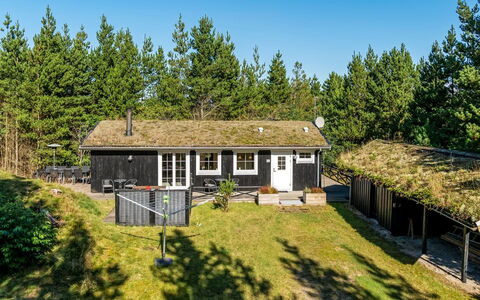 Eimi - 1.5Km from the Sea: Tag, Hjem, Dør, Sommerhus, Skygge, Sidespor, Gård, Estate, Backyard