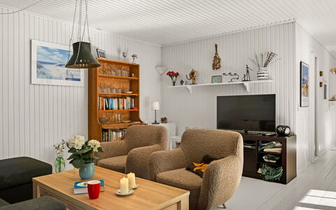 Eimi - 1.5Km from the Sea: Tag, Hjem, Dør, Sommerhus, Skygge, Sidespor, Gård, Estate, Backyard