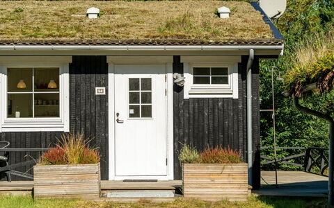 Eimi - 1.5Km from the Sea: Tag, Hjem, Dør, Sommerhus, Skygge, Sidespor, Gård, Estate, Backyard