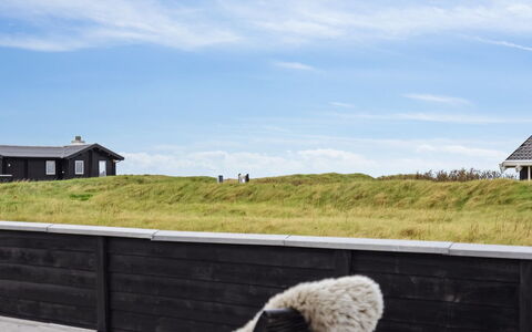 Dyri - 75M from the Sea: Træ, Tag, Arkitektur, Hjem, Hus, Sommerhus, Sidespor, Hårdttræ, Hældning, Estate