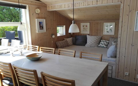 Augusta - 700M from the Sea: Boligområde, Tag, Forstad, Indkørsel, Estate, Skorsten
