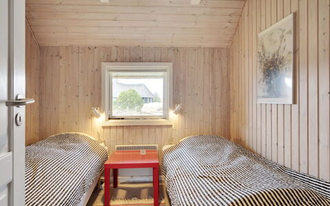 Annli - 1.5Km from the Sea: Væg, Soveværelse, Træ, Seng, Etage, Indretning, Loft, Gulvbelægning, Sengetøj, Sengetøj