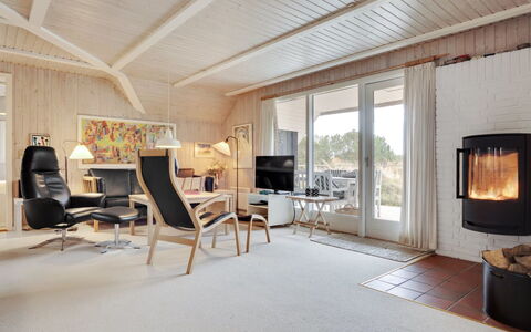 Annli - 1.5Km from the Sea: Indretning, Møbel, Gulvbelægning, Træ, Loft, Etage, Stue, Værelse, Stol, Hjem