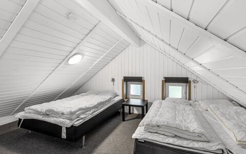 Sylvi - 1.7Km from the Sea: Træ, Soveværelse, Loft, Etage, Indretning, Hjem, Seng, Sengetøj, Sengetøj, Bed Frame