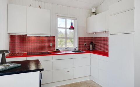 Ansberga - 1Km from the Sea: Gulvbelægning, Indretning, Etage, Køkken, Flise, Sanitærarmatur, Håndvask, Tap, Cabinetry, Hjem