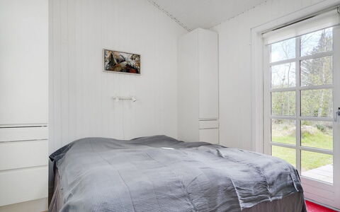 Ansberga - 1Km from the Sea: Seng, Soveværelse, Sengetøj, Træ, Sengetøj, Indretning, Etage, Gulvbelægning, Loft, Møbel