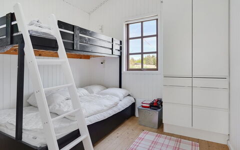 Ansberga - 1Km from the Sea: Køjeseng, Træ, Etage, Soveværelse, Indretning, Gulvbelægning, Seng, Loft, Sovesal, Lejlighed