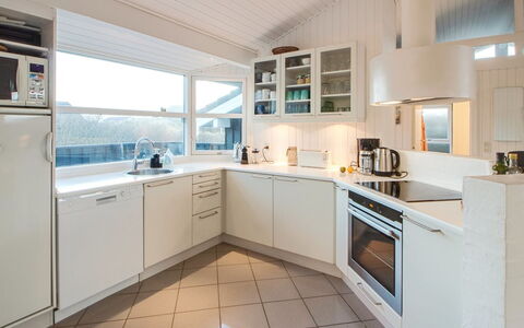 Fenneke - 50M from the Sea: Hus, Hjem, Dør, Tag, Sommerhus, Estate, Have, Skygge, Sidespor, Gård