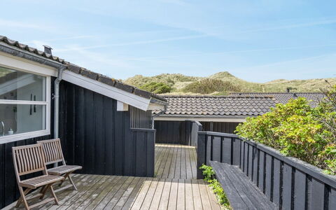 Fenneke - 50M from the Sea: Hus, Hjem, Dør, Tag, Sommerhus, Estate, Have, Skygge, Sidespor, Gård