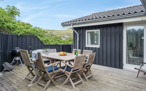 Fenneke - 50M from the Sea: Hus, Hjem, Dør, Tag, Sommerhus, Estate, Have, Skygge, Sidespor, Gård