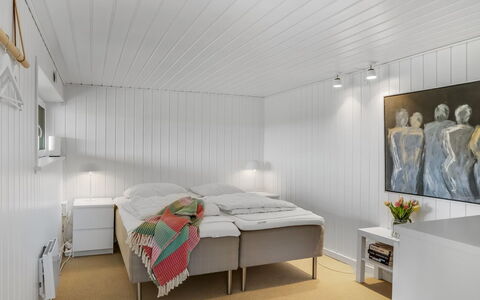 Athina - 200M from the Sea: Indretning, Loft, Gulvbelægning, Etage, Møbel, Belysning, Lysarmatur, Soveværelse, Værelse, Seng