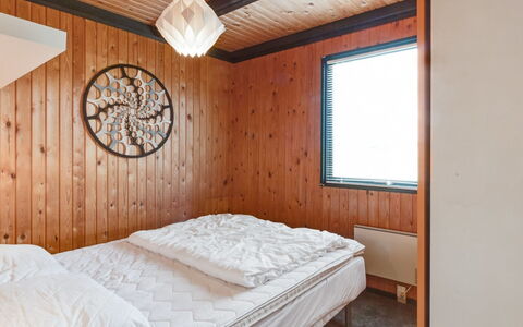 Maini - 600M from the Sea: Soveværelse, Træ, Seng, Sengetøj, Loft, Etage, Indretning, Sengetøj, Gulvbelægning, Bed Frame