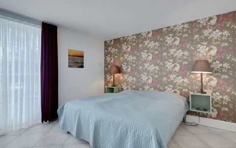 Aamunde - 100M from the Sea: Møbel, Indretning, Stol, Gulvbelægning, Bord, Udvej, Etage, Loft, Værelse, Eco Hotel