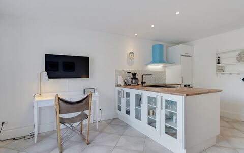 Lenke - 100M from the Sea: 