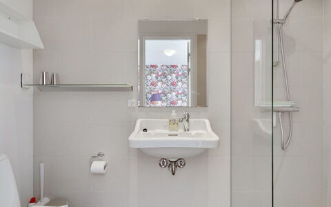 Lenke - 100M from the Sea: 