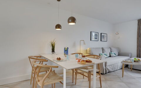 Lenke - 100M from the Sea: Træ, Tag, Hjem, Hus, Arkitektur, Sidespor, Land Lot, Sommerhus, Skur, Garden Bygninger