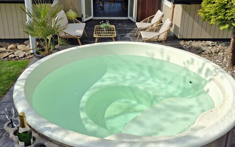 Kolja - 525M from the Sea: Badekar, Kompositmateriale, Jacuzzi, Sanitærarmatur, Backyard, Gård, Udendørs Møbler, Svømmepøl, Water Feature