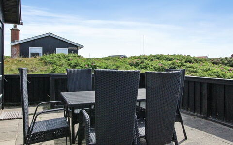 Terhi - 200M from the Sea: Plantesamfund, Sollys, Urteagtig Plante, Have, Plantation, Landbrug, Farm