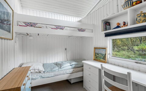 Linnea - 1Km from the Sea: Træ, Loft, Indretning, Soveværelse, Etage, Gulvbelægning, Seng, Køjeseng, Sengetøj, Bed Frame