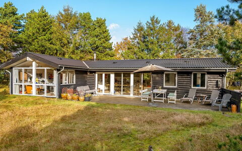 Linnea - 1Km from the Sea: Hus, Hjem, Tag, Sommerhus, Busk, Land Lot, Estate, Sidespor, Veranda, Stuehus