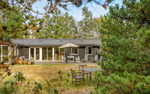 Linnea - 1Km from the Sea: Hus, Hjem, Sommerhus, Busk, Tag, Sidespor, Estate, Stuehus, Garden Bygninger, Have