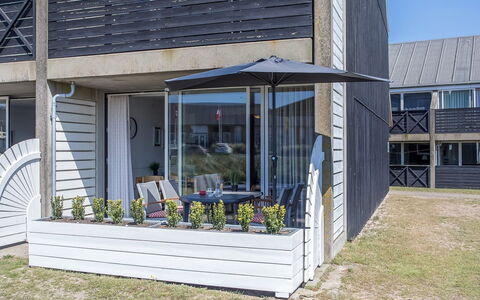 Jano - 100M from the Sea: Hjem, Sidespor, Kompositmateriale, Dør, Skygge, Veranda, Udendørs Møbler, Dæk, Sommerhus, Stol