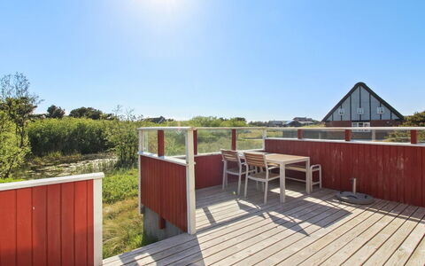 Piotr - 800M from the Sea: Træ, Bejdse, Planke, Hårdttræ, Sommerhus, Dæk, Sidespor, Skygge, Trægulve, Garden Bygninger