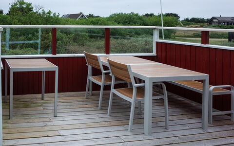 Piotr - 800M from the Sea: Møbel, Træ, Udendørs Møbler, Gulvbelægning, Etage, Bord, Stol, Udendørs Bord, Hårdttræ, Bejdse
