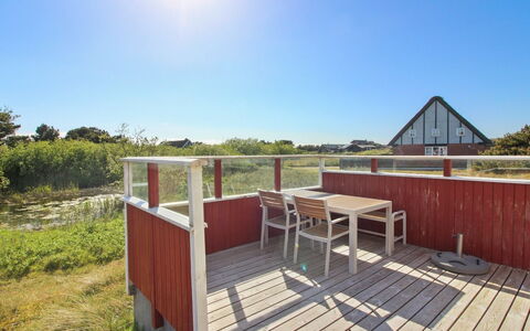 Piotr - 800M from the Sea: Arkitektur, Tag, Hjem, Kompositmateriale, Dagslys, Sidespor, Indkørsel