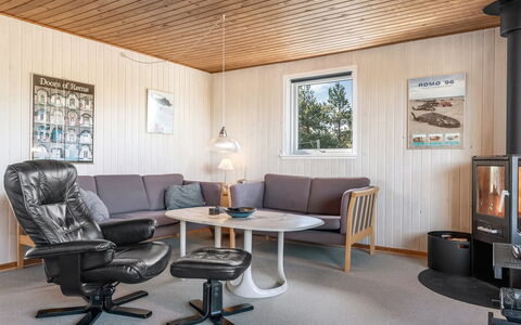 Sara - 2.5Km from the Sea: 