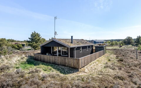 Sara - 2.5Km from the Sea: Græs, Hus, Tag, Hjem, Sommerhus, Busk, Land Lot, Landdistrikt, Stuehus, Bunddække