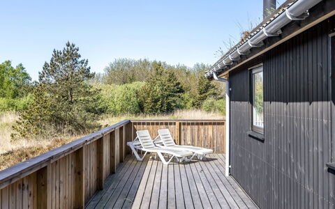 Sara - 2.5Km from the Sea: Græs, Hus, Tag, Hjem, Sommerhus, Busk, Land Lot, Landdistrikt, Stuehus, Bunddække